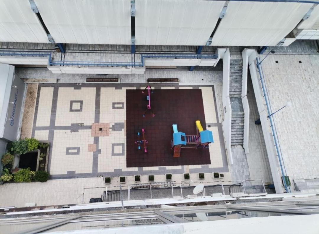 Calla 4 Apartment: Central Square Retreat with Secure Parking Skopje Exterior photo