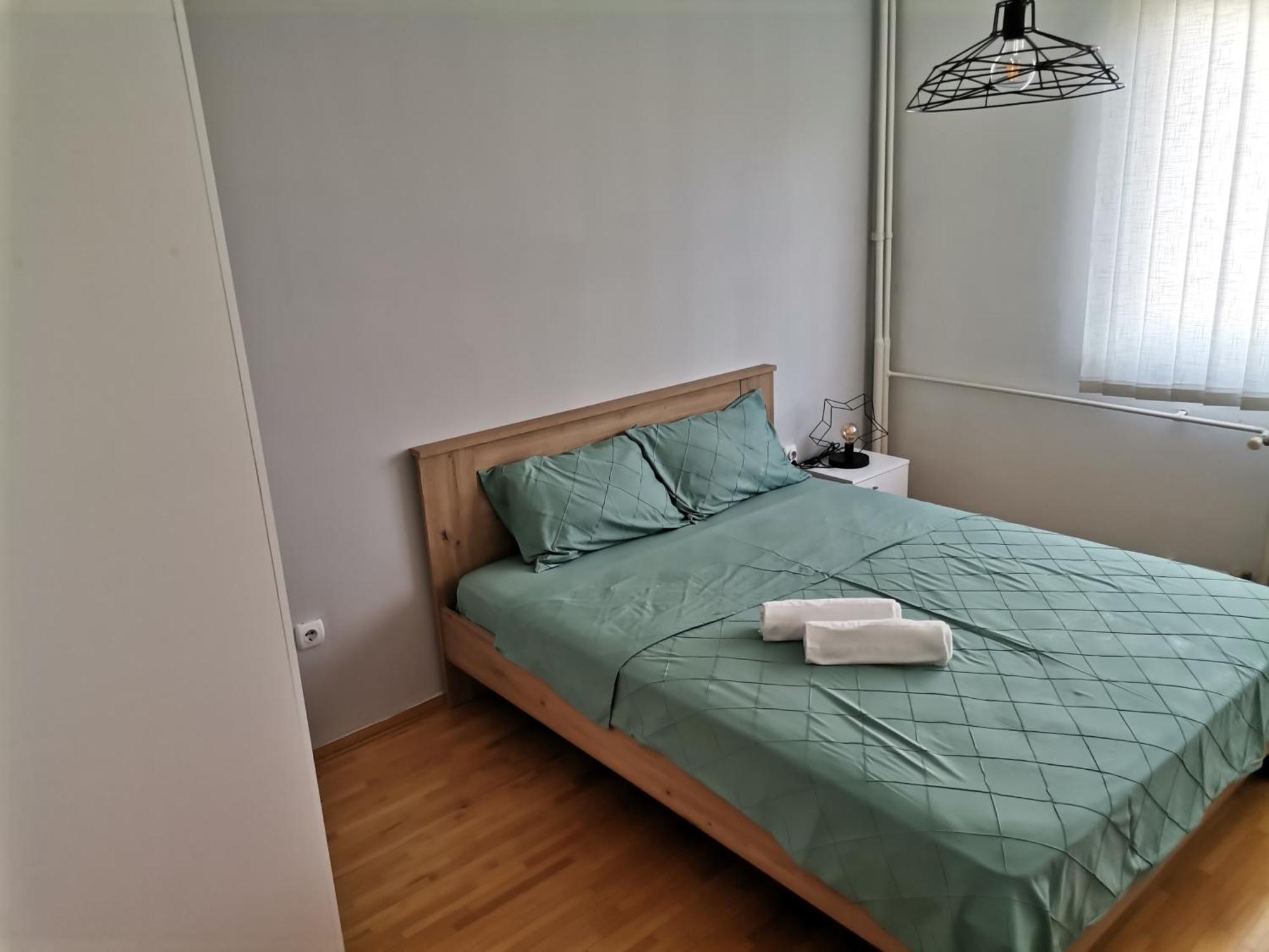 Calla 4 Apartment: Central Square Retreat with Secure Parking Skopje Exterior photo